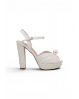 38010 Women Buckle Strap Low Heels Sandals In Black